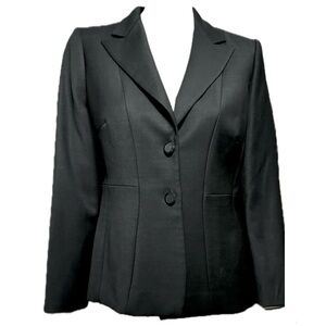 LIKE NEW Max Mara black blazer made in Italy with 2 front buttons